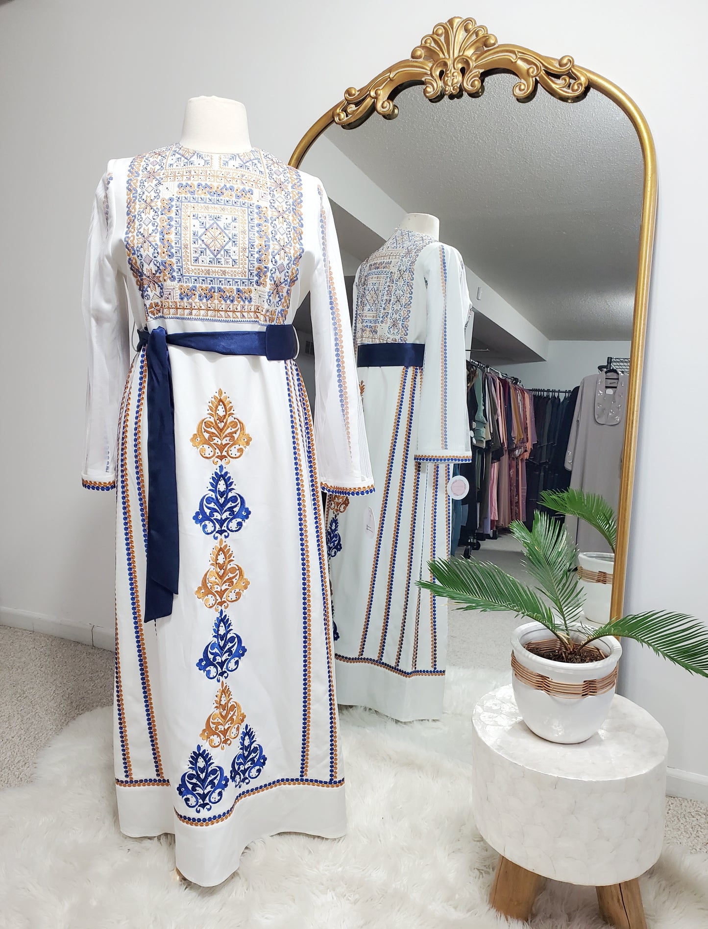 Damask Embroidered Thobe - Royal Blue