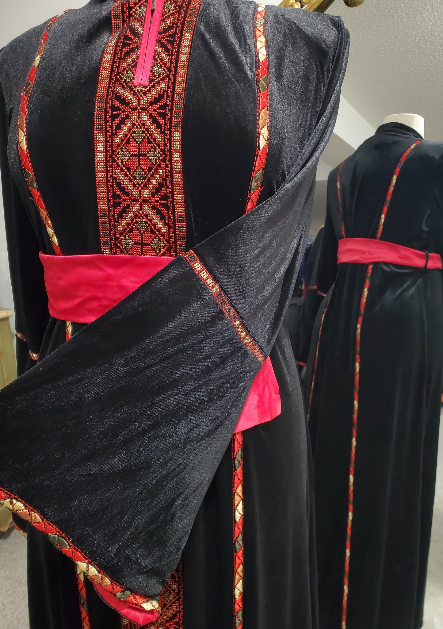 Velvet Thobe (2 Colors)