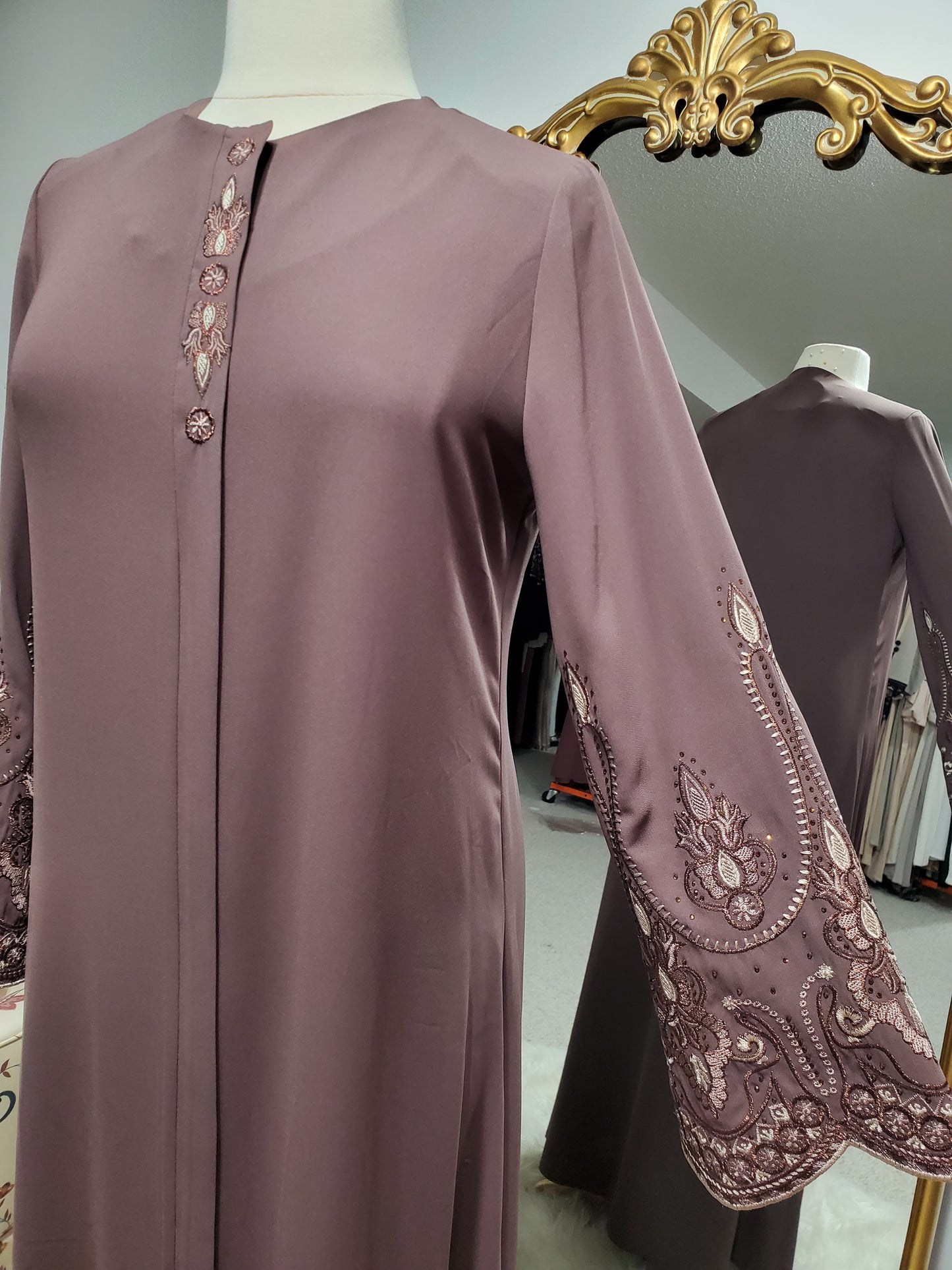 Scalloped Edge Embroidered Sleeve Abaya - Mocha