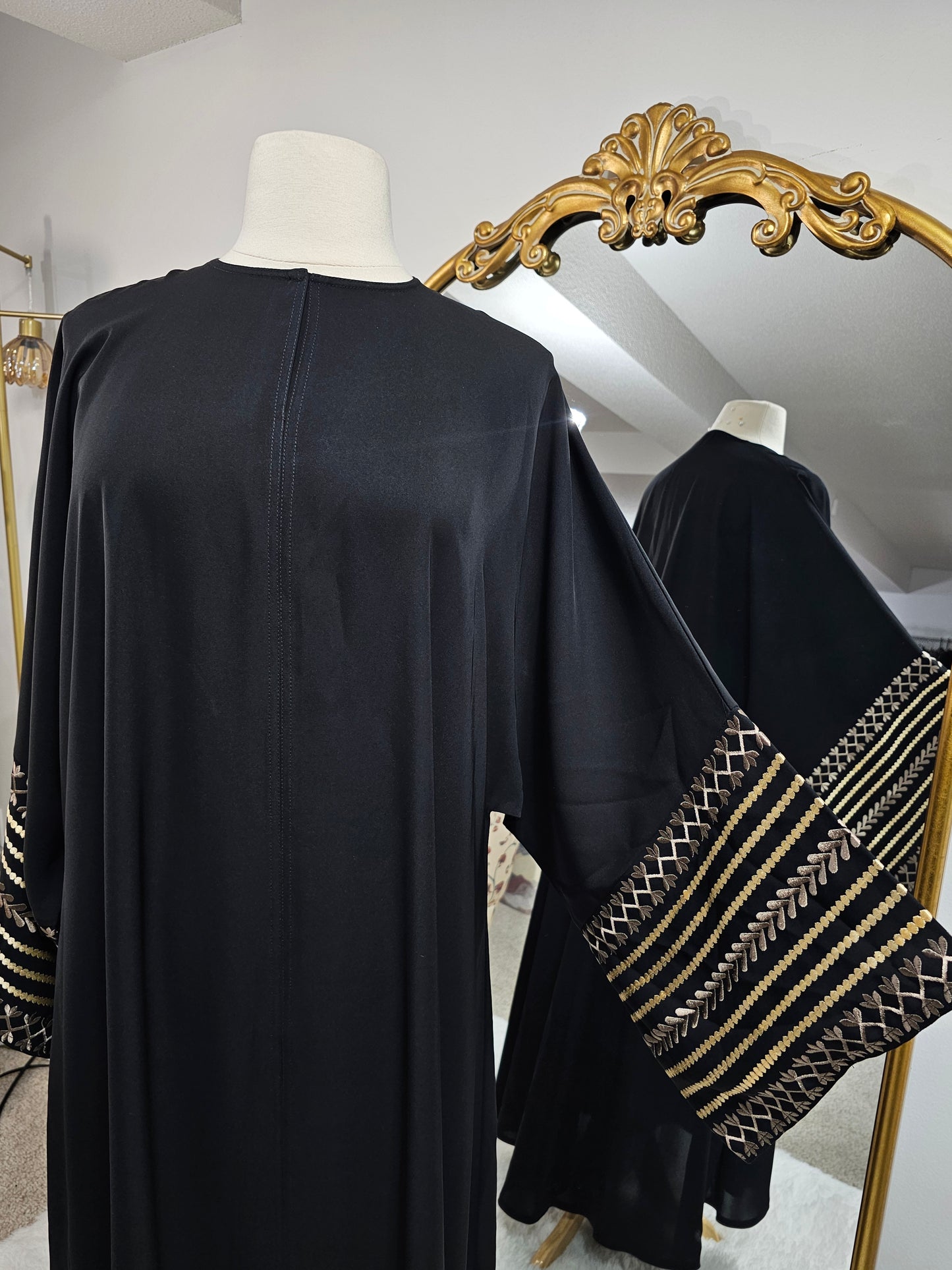 Kuwaiti Embroidered Abaya - Beige Leaf