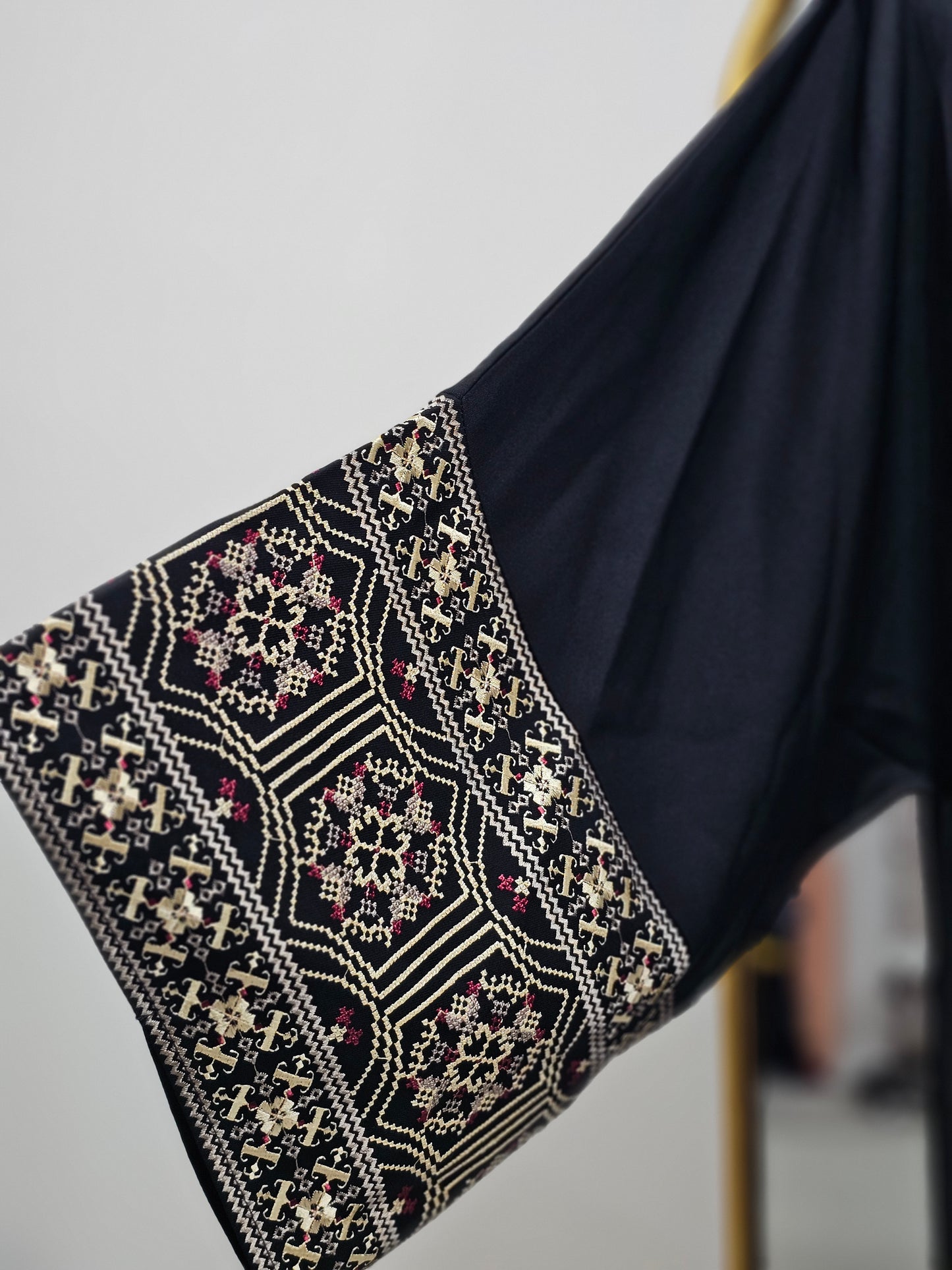 Kuwaiti Embroidered Abaya - Beige Cross Stitch