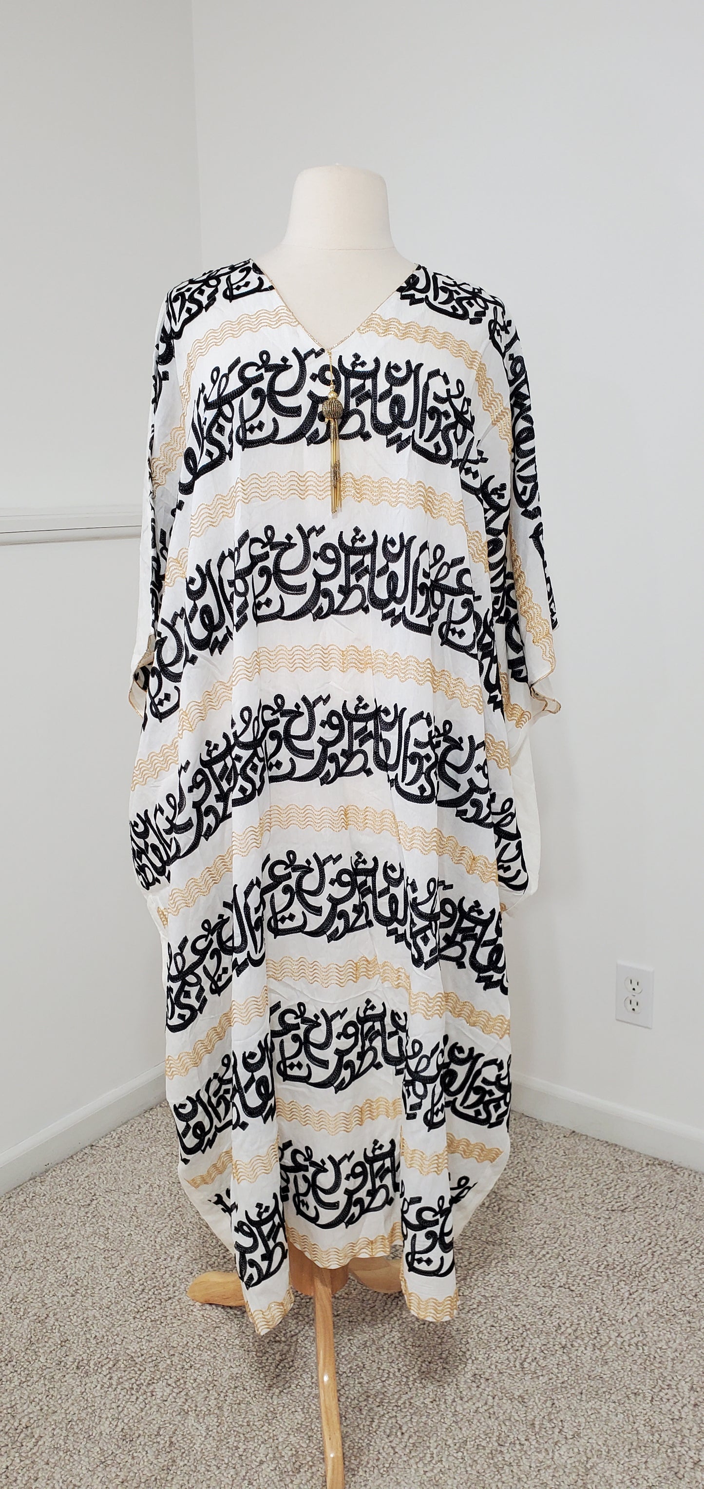 Horizontal Arabic Calligraphy Butterfly Kaftan - White