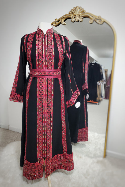 Gorgeous Traditional Thobe - (Black and Red)