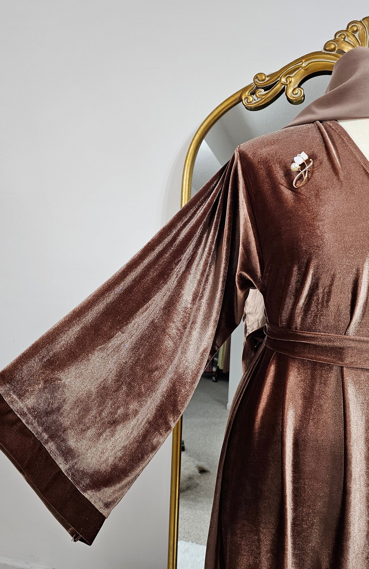 Royal Velvet Abaya - Royal Honey