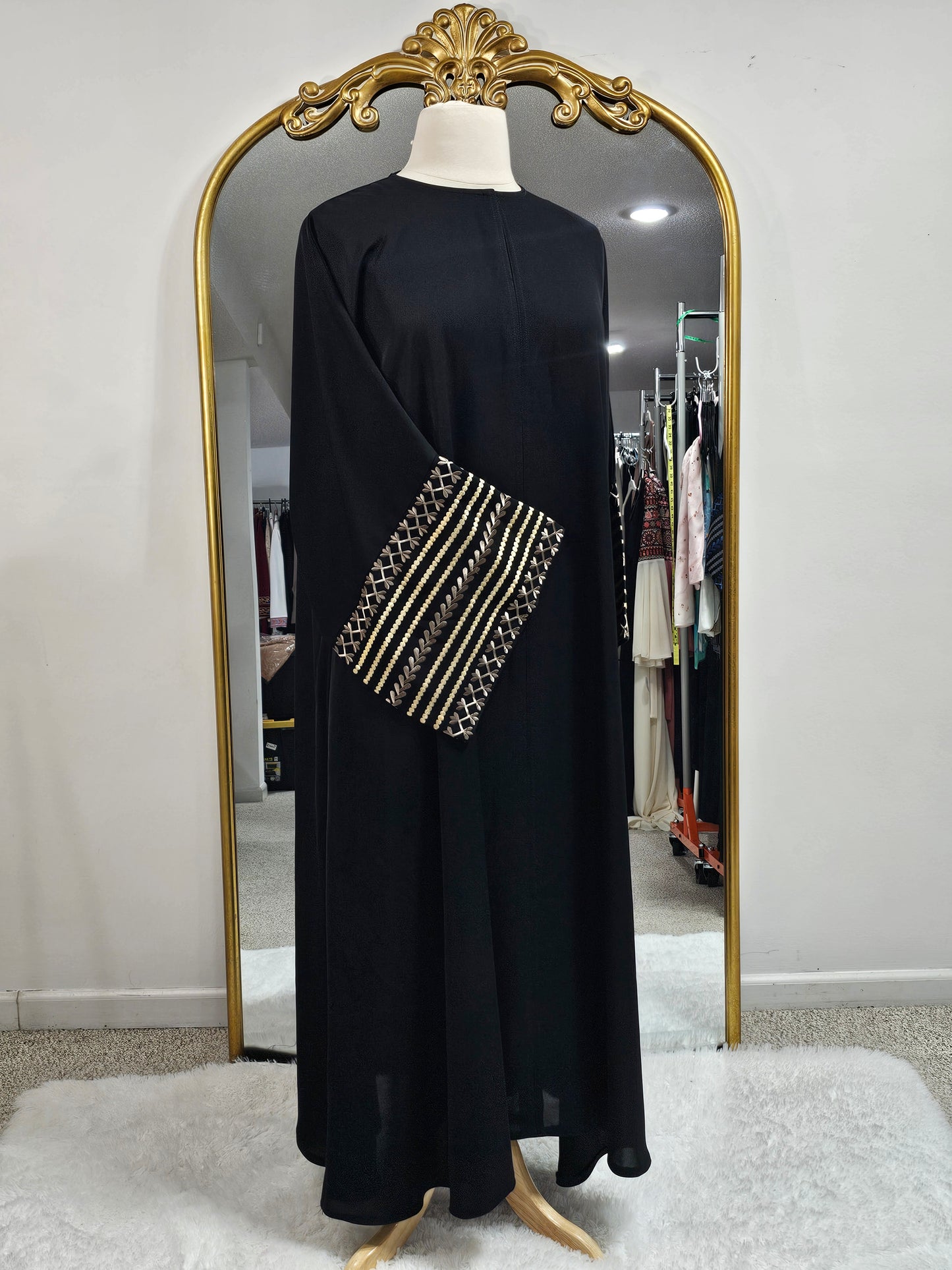 Kuwaiti Embroidered Abaya - Beige Leaf