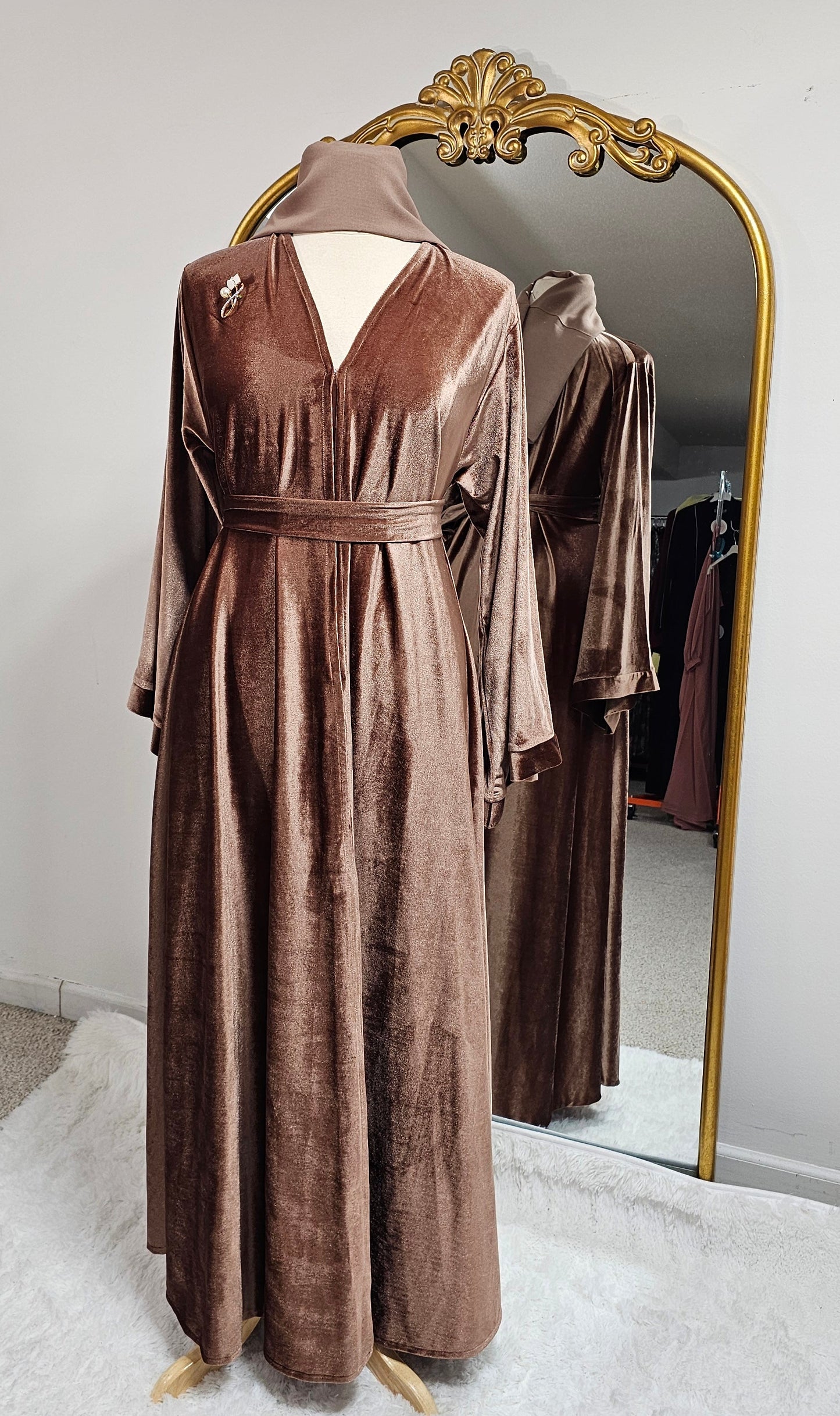 Royal Velvet Abaya - Royal Honey