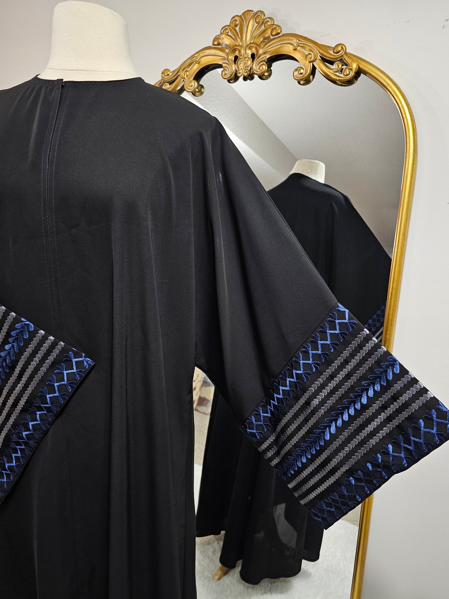 Kuwaiti Embroidered Abaya - Blue Leaf